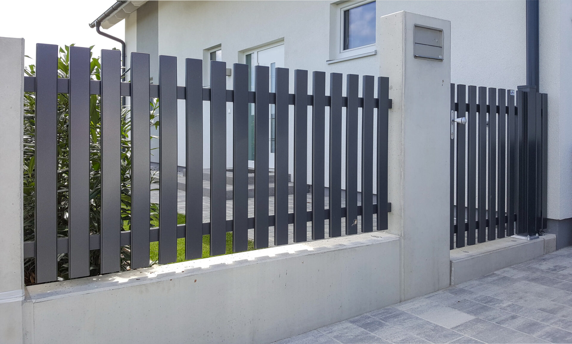 Zäune plant und montiert ALUSOL in Wien, Niederösterreich, Oberösterreich, Burgenland und Steiermark.