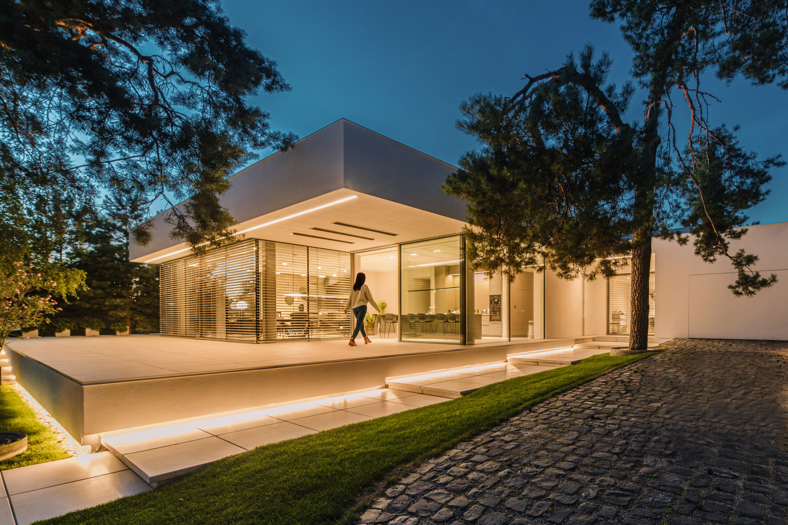 Sonnenschutz und Außenraffstores plant und montiert ALUSOL in Wien, Niederösterreich, Oberösterreich, Burgenland und Steiermark.